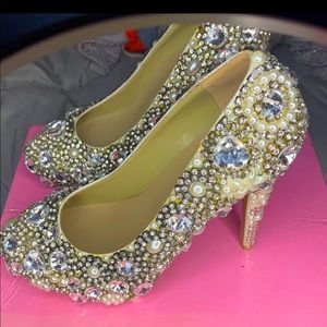 Beautiful hand made, exclusive pumps.